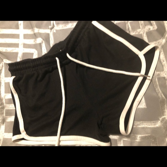 Black shorts - Picture 3 of 3
